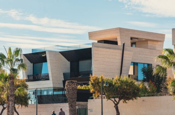 Off-Plan vs Ready Properties in Dubai: Which Is the Better Investment?